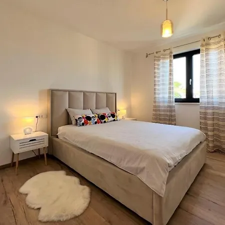 With A Swimming Pool Liznjan, Medulin - 21266 Apartamento