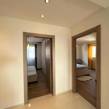 Apartamento With A Swimming Pool Liznjan, Medulin - 21266